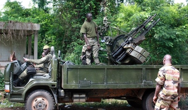 Daloa, Sinfra, Gagnoa - Les rebelles volent, pillent et chassent les populations dans une église